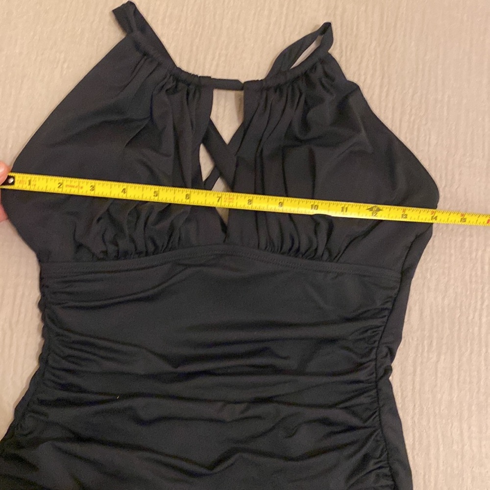 La Blanca Elegant Black One Piece Swimwear. Size 8 - Picture 7 of 7